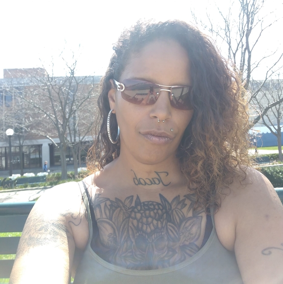 Meet your Posher, Amber - Picture 1 of 1